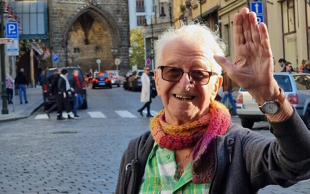 Gidon Lev, survivant de la Shoah et influenceur sur TikTok, à Prague, en janvier 2023. (Autorisation)