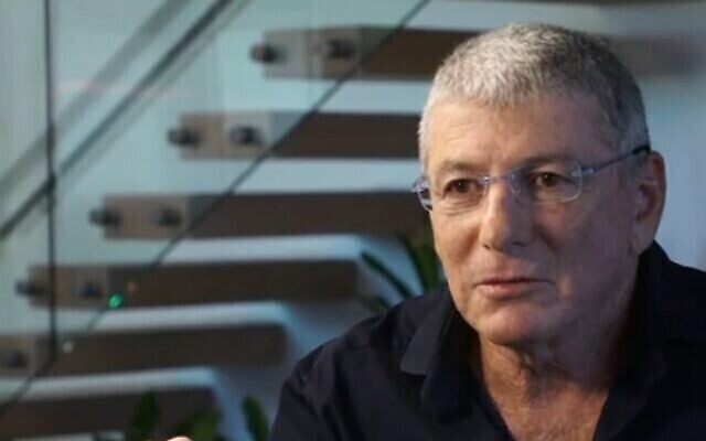 L'ex-chef de la Force aérienne Eliezer Shkedi, dans une interview à la Douzième chaine, le 6 mars 2023 (Crédit : Capture d’écran de la Douzième chaine) L'ex-chef de la Force aérienne Eliezer Shkedi, dans une interview à la Douzième chaine, le 6 mars 2023 (Crédit : Capture d’écran de la Douzième chaine)