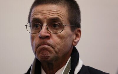 Hassan Diab, accusé d'avoir commis l'attentat de la synagogue de la rue Copernic en 1980, à son retour au Canada, lors d'une conférence de presse au siège d'Amnesty International Canada à Ottawa, dans l'Ontario, le 17 janvier 2018. (Crédit : Lars Hagberg / AFP)