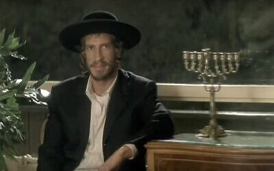 Un extrait de "My Mexican Shivah", l'un des dix films projetés lors du tout premier festival du film juif mexicain à New York, le 2 avril 2023. (Crédit : Capture d'écran YouTube/utilisée conformément à la clause 27a de la loi sur le droit d'auteur)