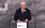 Le président allemand Frank-Walter Steinmeier s'exprimant lors du 80e anniversaire du ghetto de Varsovie, à Varsovie, en Pologne, le 19 avril 2023. (Crédit : Capture d'écran YouTube)