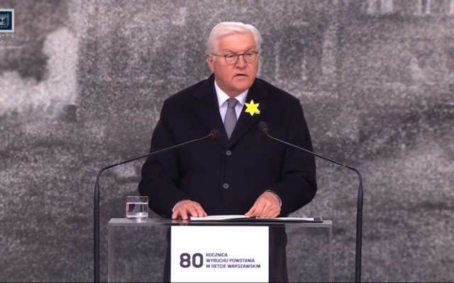 Le président allemand Frank-Walter Steinmeier s'exprimant lors du 80e anniversaire du ghetto de Varsovie, à Varsovie, en Pologne, le 19 avril 2023. (Crédit : Capture d'écran YouTube) Le président allemand Frank-Walter Steinmeier s'exprimant lors du 80e anniversaire du ghetto de Varsovie, à Varsovie, en Pologne, le 19 avril 2023. (Crédit : Capture d'écran YouTube)
