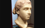Buste de Cléopâtre VII (Altes Museum, Berlin), portrait le plus vraisemblable de la reine. (Crédit : Sailko / Domaine public)
