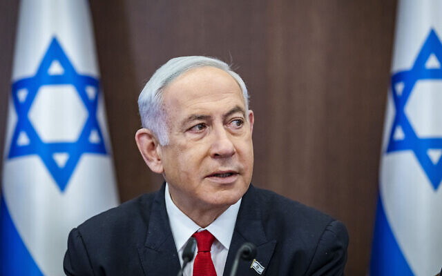 Le Premier ministre Benjamin Netanyahu dirigeant une réunion du cabinet dans son bureau, à Jérusalem, le 2 avril 2023. (Crédit : Olivier Fitoussi/Pool/Flash90) Le Premier ministre Benjamin Netanyahu dirigeant une réunion du cabinet dans son bureau, à Jérusalem, le 2 avril 2023. (Crédit : Olivier Fitoussi/Pool/Flash90)