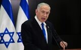 Le Premier ministre Benjamin Netanyahu tenant une conférence de presse au ministère de la Défense, à Tel Aviv, le 10 avril 2023. (Crédit : Tomer Neuberg/Flash90)