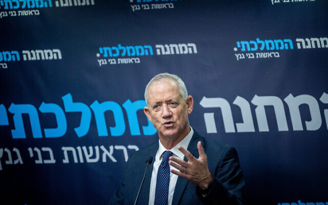 Le chef du parti HaMahane HaMamlahti Benny Gantz s'exprimant lors d'une réunion de sa faction, à la Knesset, à Jérusalem, le 19 avril 2023. (Crédit : Yonatan SIndel/Flash90) Le chef du parti HaMahane HaMamlahti Benny Gantz s'exprimant lors d'une réunion de sa faction, à la Knesset, à Jérusalem, le 19 avril 2023. (Crédit : Yonatan SIndel/Flash90)
