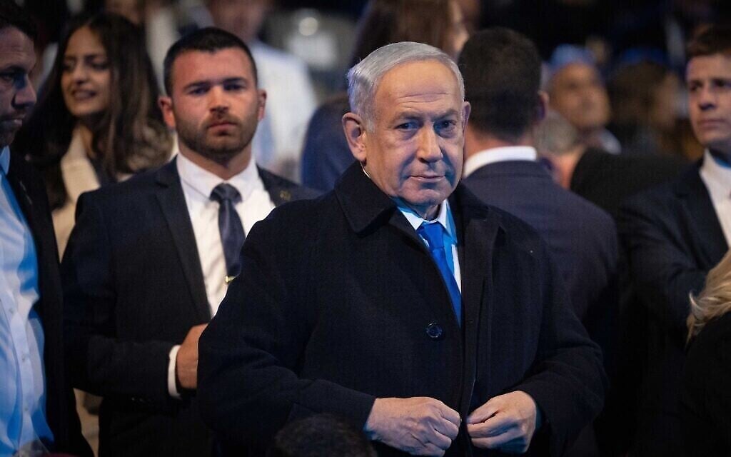 Le Premier ministre Benjamin Netanyahu lors de la cérémonie du 75e anniversaire de l’Indépendance, sur le mont Herzl, à Jérusalem, le 25 avril 2023. (Crédit : Yonatan Sindel/Flash90)