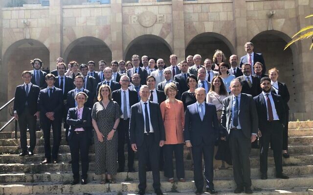 Les auditeurs de la majeure « Défense et sécurité économiques » de l’IHEDN à Jérusalem. (Crédit : René Troccaz / Twitter) Les auditeurs de la majeure « Défense et sécurité économiques » de l’IHEDN à Jérusalem. (Crédit : René Troccaz / Twitter)