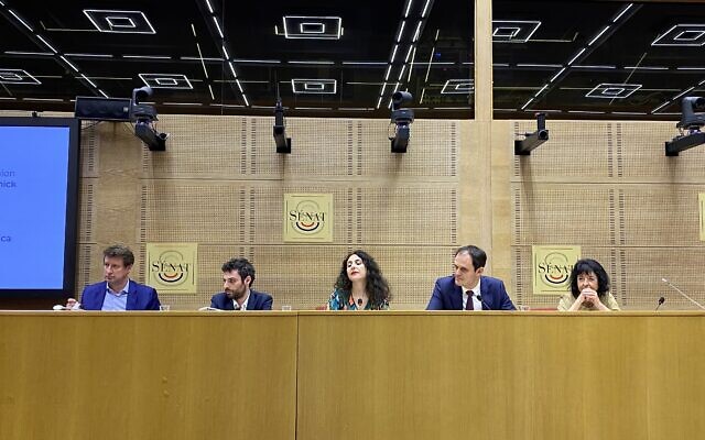 Table-ronde d’EELV sur le thème : "L'antisémitisme, l'écologie et la gauche : un nécessaire état des lieux" le 24 avril 2023 au Sénat, à Paris. (Crédit : Licra / Twitter)