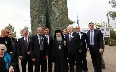 Photo d'illustration : des représentants des familles lors de la cérémonie Bnai -KKL organisée en reconnaissance des actes commis par les Juifs pour sauver d'autres membres de la communauté pendant la Shoah, en 2015. (Crédit :  Yossi Zamir)