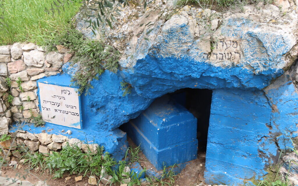  La tombe de Rabbi Ovadia ben Abraham de Bertanora, dans la vallée du Kidron. (Crédit : Shmuel Bar-Am)