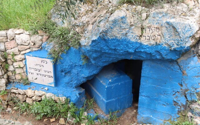  La tombe de Rabbi Ovadia ben Abraham de Bertanora, dans la vallée du Kidron. (Crédit : Shmuel Bar-Am)