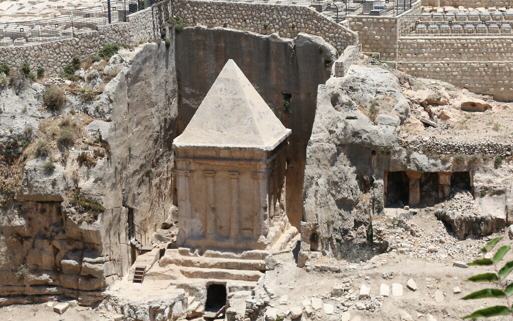  La tombe du prophète Zacharie, dans la vallée du Kidron. (Crédit : Shmuel Bar-Am)