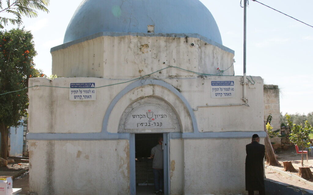 La tombe de Benjamin, fils de Jacob, à Kfar Saba. (Crédit : Shmuel Bar-Am)