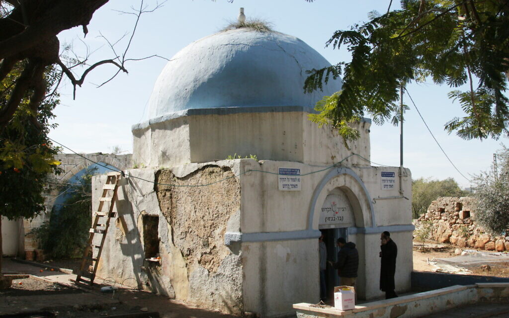  La tombe de Benjamin, fils de Jacob, à Kfar Saba. (Crédit : Shmuel Bar-Am)