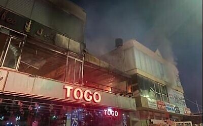 La scène d'un incendie à Kafr Qasim, le 1er mai 2023. (Crédit : Services d'incendie et de secours)