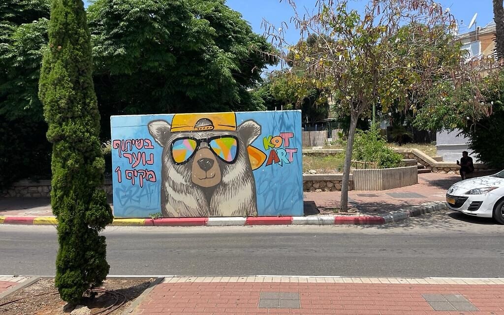 Un mini-abri public à Ashkelon, le 11 mai 2023 (Crédit : Carrie Keller-Lynn/The Times of Israel)