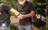Un suspect arrêté lors d'un raid visant un racket de protection dans le nord d'Israël, le 22 mai 2023. Illustration (Crédit : Police israélienne)