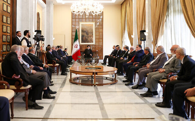 Le président iranien Ebrahim Raisi rencontre de hauts-responsables palestiniens, notamment des leaders des groupes terroristes du Hamas et du Jihad islamique, dans la capitale syrienne de Damas, le4 mai 2023. (Crédit : Bureau de la présidence iranienne) Le président iranien Ebrahim Raisi rencontre de hauts-responsables palestiniens, notamment des leaders des groupes terroristes du Hamas et du Jihad islamique, dans la capitale syrienne de Damas, le4 mai 2023. (Crédit : Bureau de la présidence iranienne)