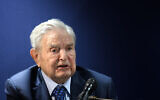 L'investisseur et philanthrope américain d'origine hongroise George Soros répondant à des questions après avoir prononcé un discours en marge de la réunion annuelle du Forum économique mondial (WEF), à Davos, le 24 mai 2022. (Crédit : Fabrice Coffrini/AFP)