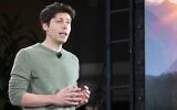 Le PDG d'OpenAI, Sam Altman, s'exprime lors d'un discours annonçant l'intégration de ChatGPT pour Bing chez Microsoft à Redmond, Washington, le 7 février 2023. (Crédit : Jason Redmond / AFP)