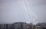 Des roquettes lancées de la ville de Gaza vers Israël, le 12 mai 2023. (Crédit : Mahmud Hams/AFP)