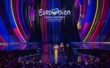 Illustration : Les animateurs Alesha Dixon, Graham Norton, Hannah Waddingham et Julia Sanina sur scène lors de la finale du concours Eurovision 2023, le 13 mai 2023, à la M&S Bank Arena de Liverpool, dans le nord de l’Angleterre. (Crédit : Paul Ellis/AFP)