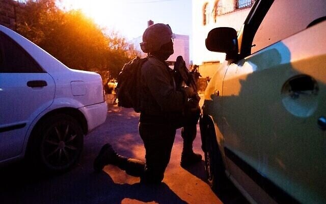 Des soldats israéliens interviennent en Cisjordanie, le 10 mai 2023. (Crédit : Armée israélienne) Des soldats israéliens interviennent en Cisjordanie, le 10 mai 2023. (Crédit : Armée israélienne)
