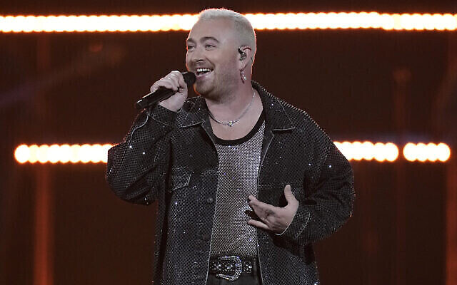 Sam Smith lors de la première soirée du iHeartRadio Music Festival 2022, le 23 septembre 2022, à Las Vegas. (Crédit : AP/John Locher) Sam Smith lors de la première soirée du iHeartRadio Music Festival 2022, le 23 septembre 2022, à Las Vegas. (Crédit : AP/John Locher)