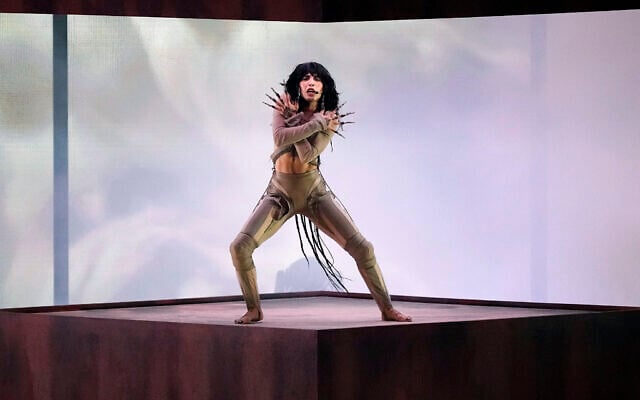 Loreen de Suède se produisant lors de la première demi-finale du Concours Eurovision de la chanson à Liverpool, en Angleterre, le 9 mai 2023. (Crédit : AP Photo/Martin Meissner) Loreen de Suède se produisant lors de la première demi-finale du Concours Eurovision de la chanson à Liverpool, en Angleterre, le 9 mai 2023. (Crédit : AP Photo/Martin Meissner)