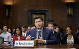 Le PDG d'OpenAI, Sam Altman, s'exprimant devant la sous-commission judiciaire du Sénat sur la vie privée, la technologie et le droit au sujet de l'intelligence artificielle, au Capitole à Washington, le 16 mai 2023. (Crédit : Patrick Semansky/AP)