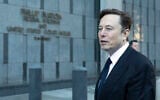 Elon Musk quittant le Phillip Burton Federal Building et le United States Court House, à San Francisco, le 24 janvier 2023. (Crédit : Benjamin Fanjoy/AP)