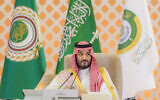 Le prince héritier saoudien Mohammed ben Salmane présidant le sommet de la Ligue arabe, à Jeddah, en Arabie saoudite, le 19 mai 2023. (Crédit : Agence de presse saoudienne via AP)