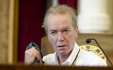 L'auteur Martin Amis se prépare à prononcer un discours au Texas Book Festival au Capitol à Austin, Texas, le samedi 25 octobre 2014. (Crédit : Jay Janner/Austin American-Statesman via AP)