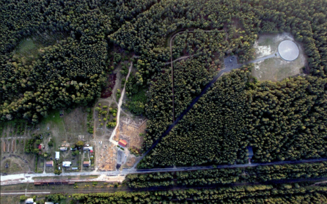Images aériennes des fouilles de Sobibor. (Crédit : Piotr Bakun)