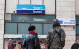 Photo d'illustration : Une agence de la banque Leumi, à Jérusalem, le 16 novembre 2014. (Crédit : Yonatan Sindel/Flash90)