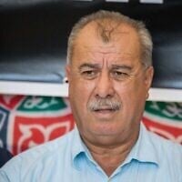 Mohammad Barakeh assistant à une conférence de presse sous la tente de protestation du Haut Comité de suivi des citoyens arabes d'Israël, devant le Bureau du Premier ministre, à Jérusalem, le 3 novembre 2019. (Crédit : Yonatan Sindel/Flash90)