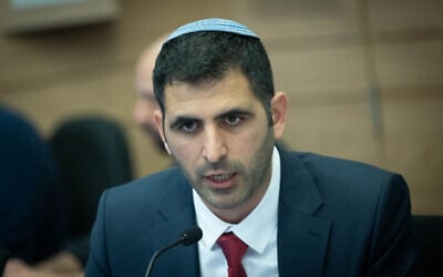 Le ministre des Communications Shlomo Karhi s'exprimant à la Knesset, le 30 janvier 2023. (Crédit : Yonatan Sindel/Flash90)