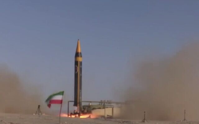 Capture d'écran d'une vidéo non-datée montrant un test de lancement du missile balistique iranien Kheibar. (Capture d'écran : Twitter. Used in accordance with Clause 27a of the Copyright Law) Capture d'écran d'une vidéo non-datée montrant un test de lancement du missile balistique iranien Kheibar. (Capture d'écran : Twitter. Used in accordance with Clause 27a of the Copyright Law)