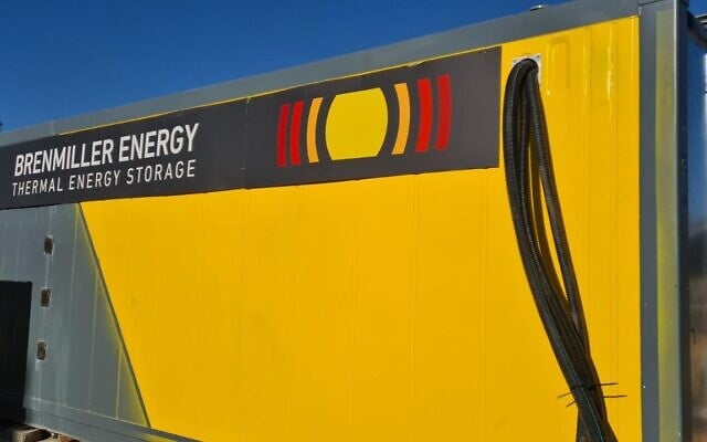 Brenmiller Energy aide l'industrie à passer des combustibles fossiles, qui contribuent au réchauffement climatique, à une énergie plus propre en proposant un moyen de stocker l'énergie renouvelable sous forme de chaleur dans des roches concassées. (Crédit : Brenmiller Energy)