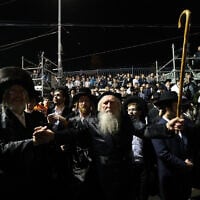 Les Juifs haredim célébrant Lag BaOmer, au mont Meron, le 8 mai 2023. (Crédit : David Cohen/Flash90)