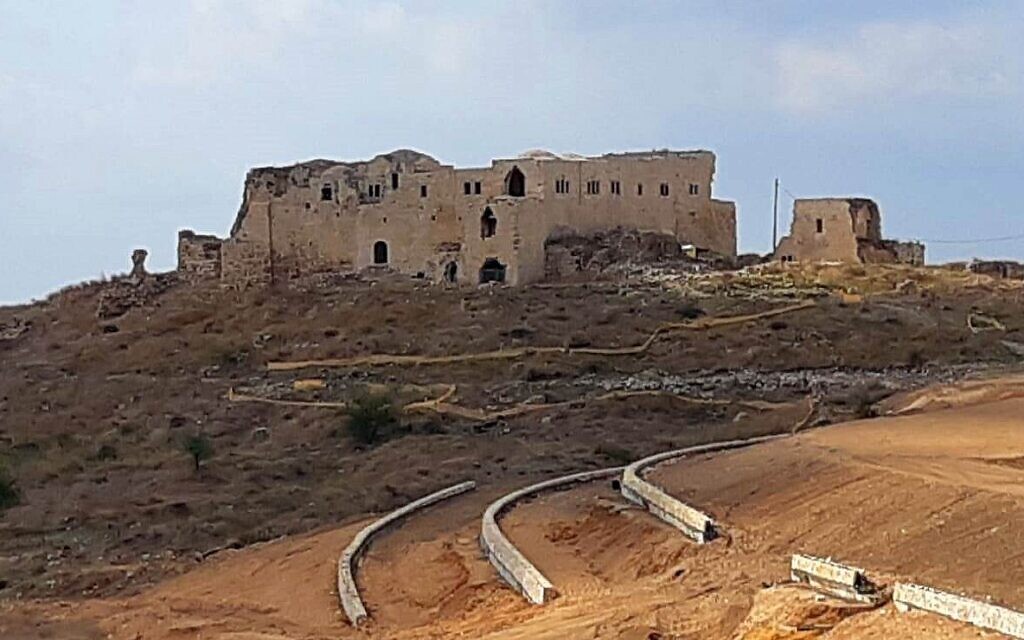La forteresse croisée de Migdal Tzedek près de Rosh Haayin, dans le centre d'Israël, a été ouverte au public le 10 décembre 2018. (Crédit : Yaniv Cohen/Autorité israélienne de la nature et des parcs)