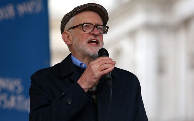 L'ancien leader du parti travailliste, Jeremy Corbyn, lors d'une manifestation dans le centre-ville de Londres, le 11 mars 2023. (Crédit : Susannah Ireland/AFP)