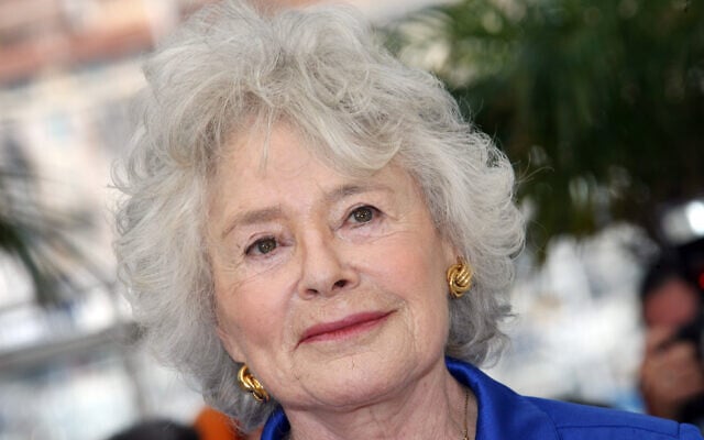 La journaliste et romancière française Claude Sarraute au Festival de Cannes, le 25 mai 2007. (Crédit : Valery HACHE / AFP) La journaliste et romancière française Claude Sarraute au Festival de Cannes, le 25 mai 2007. (Crédit : Valery HACHE / AFP)