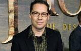 Bryan Singer, lors de la première à Los Angeles de "The Hobbit : The Desolation of Smaug", le 2 décembre 2013. (Crédit : Matt Sayles/Invision/AP/Dossier)
