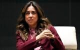 Lana Nusseibeh, ambassadrice des Émirats arabes unis auprès des Nations unies, s’exprimant lors d’une table ronde intitulée « Présents face au bouleversement : la première année des Émirats arabes unis au Conseil de sécurité de l’ONU », à Abou Dhabi, aux Émirats arabes unis, le 4 janvier 2023. (Crédit : Kamran Jebreili/AP)
