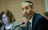 Le député Yosef Taieb, présidant de la commission de l'Éducation, de la Culture et des Sports à la Knesset, lors d'une réunion à la Knesset, à Jérusalem, le 25 janvier 2023. (Crédit : Yonatan Sindel/Flash90)