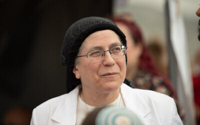 La députée Orit Strouk lors d'une marche vers l'avant-poste illégal d'Evyatar, en Cisjordanie, près de Naplouse, le 10 avril 2023. (Crédit : Sraya Diamant/Flash90)