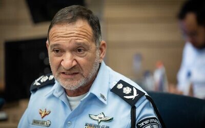 Le chef de la police israélienne Kobi Shabtaï s'adressant à la commission de Contrôle de l’État, à la Knesset, le 6 juin 2023. (Crédit : Yonatan Sindel/Flash90)