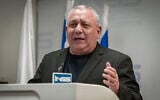 Le député Gadi Eizenkot au lancement d'un nouveau livre à l'INSS (The Institute for National Security Studies) à Tel Aviv le 11 juin 2023. (Crédit : Avshalom Sassoni/Flash90)